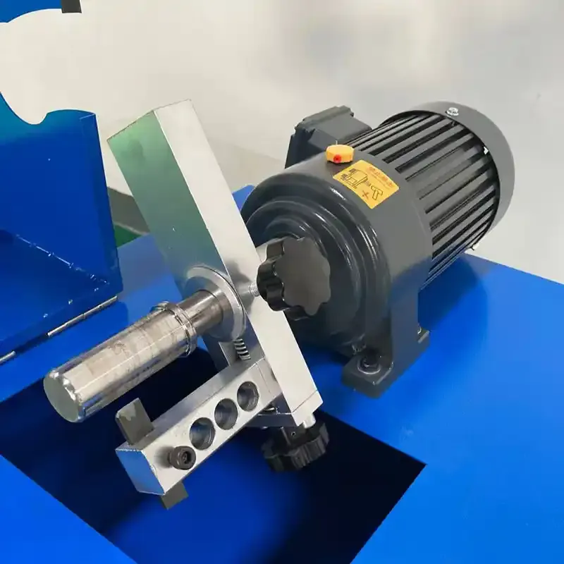 Hydraulic hose skiving machine